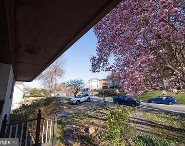 9322 W Parkhill Drive - Photo Thumbnail 31