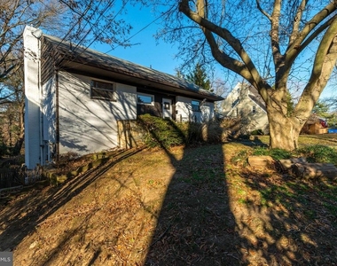 9322 W Parkhill Drive - Photo Thumbnail 1