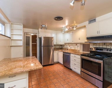 9322 W Parkhill Drive - Photo Thumbnail 20