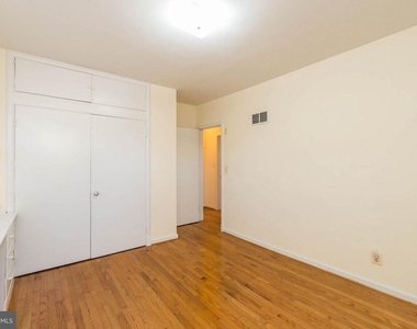 9322 W Parkhill Drive - Photo Thumbnail 11