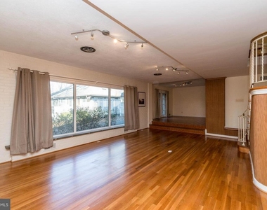 9322 W Parkhill Drive - Photo Thumbnail 15