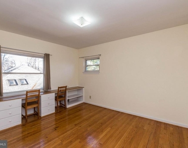 9322 W Parkhill Drive - Photo Thumbnail 13
