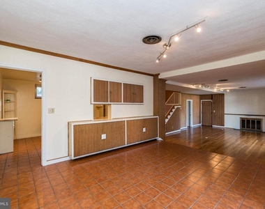 9322 W Parkhill Drive - Photo Thumbnail 17