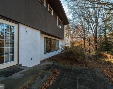 9322 W Parkhill Drive - Photo Thumbnail 26