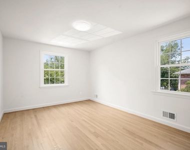 7109 Radnor Road - Photo Thumbnail 25