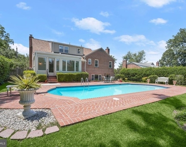 7109 Radnor Road - Photo Thumbnail 46