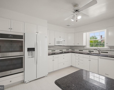7109 Radnor Road - Photo Thumbnail 12