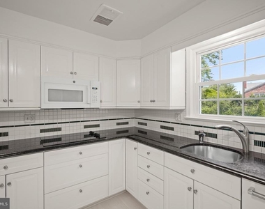 7109 Radnor Road - Photo Thumbnail 11