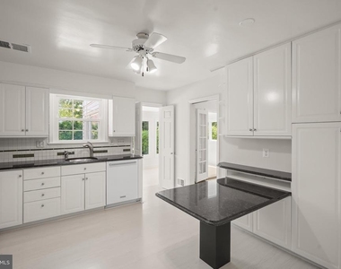 7109 Radnor Road - Photo Thumbnail 9
