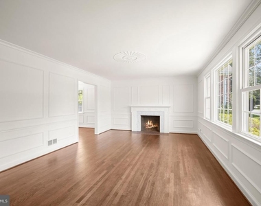 7109 Radnor Road - Photo Thumbnail 5