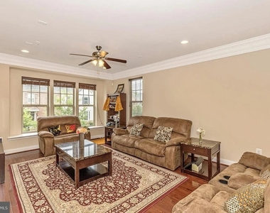 11882 Country Squire Way - Photo Thumbnail 3