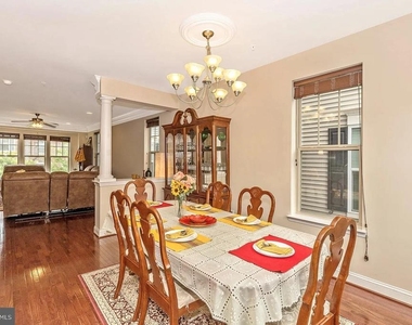 11882 Country Squire Way - Photo Thumbnail 9