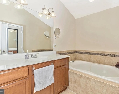 11882 Country Squire Way - Photo Thumbnail 25