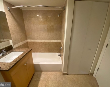 7500 Woodmont Avenue - Photo Thumbnail 9