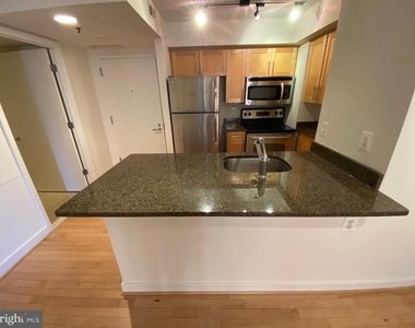 7500 Woodmont Avenue - Photo Thumbnail 5