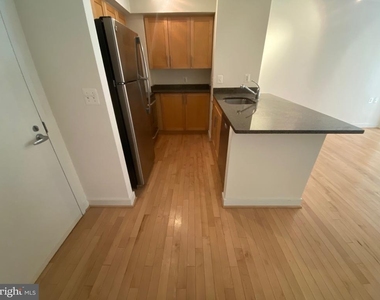 7500 Woodmont Avenue - Photo Thumbnail 2
