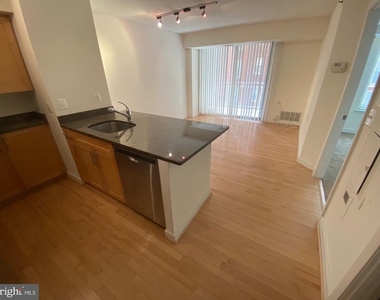 7500 Woodmont Avenue - Photo Thumbnail 3