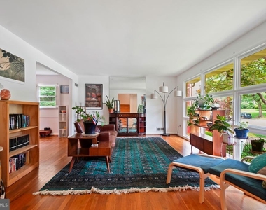 8504 Sundale Drive - Photo Thumbnail 5
