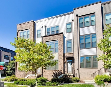 16212 Bushwick Place - Photo Thumbnail 1