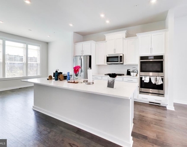 16212 Bushwick Place - Photo Thumbnail 12