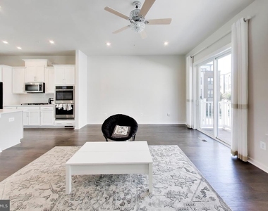 16212 Bushwick Place - Photo Thumbnail 9