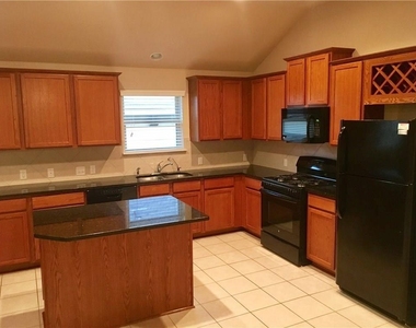 112 Beargrass Dr - Photo Thumbnail 2