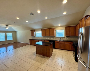 112 Beargrass Dr - Photo Thumbnail 2