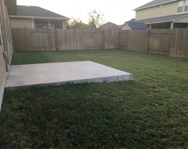 112 Beargrass Dr - Photo Thumbnail 14