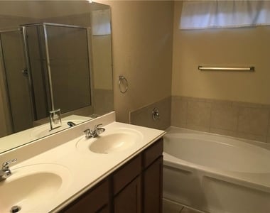 112 Beargrass Dr - Photo Thumbnail 10