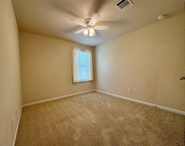 112 Beargrass Dr - Photo Thumbnail 9