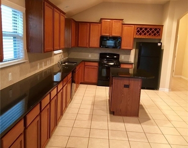 112 Beargrass Dr - Photo Thumbnail 3
