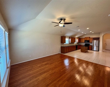 112 Beargrass Dr - Photo Thumbnail 4