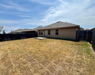 112 Beargrass Dr - Photo Thumbnail 11