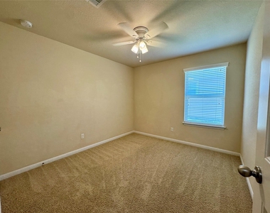 112 Beargrass Dr - Photo Thumbnail 7