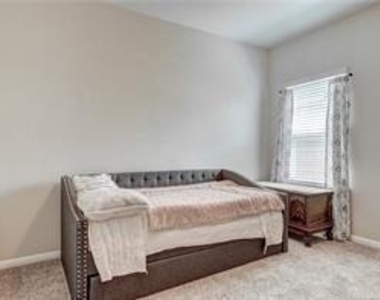 205 Freedom Park Ave - Photo Thumbnail 22