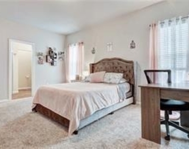 205 Freedom Park Ave - Photo Thumbnail 11