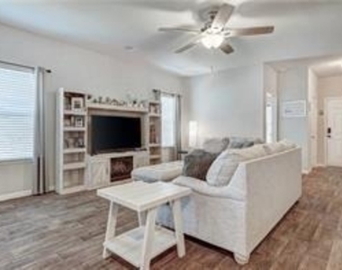 205 Freedom Park Ave - Photo Thumbnail 5
