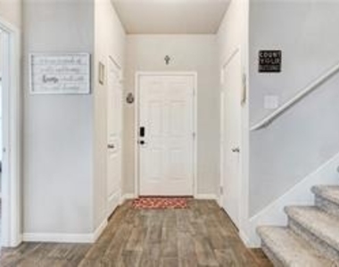 205 Freedom Park Ave - Photo Thumbnail 3