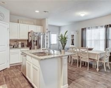 205 Freedom Park Ave - Photo Thumbnail 10