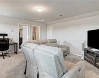 205 Freedom Park Ave - Photo Thumbnail 17