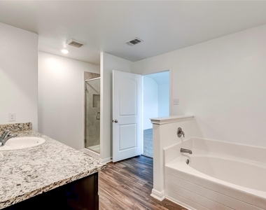 117 Fairfax Ln - Photo Thumbnail 20