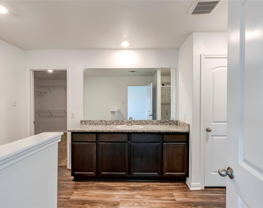 117 Fairfax Ln - Photo Thumbnail 19