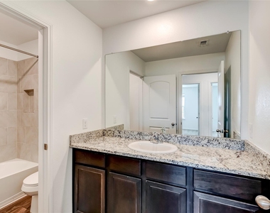 117 Fairfax Ln - Photo Thumbnail 24