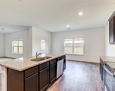 117 Fairfax Ln - Photo Thumbnail 11