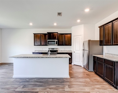 117 Fairfax Ln - Photo Thumbnail 7