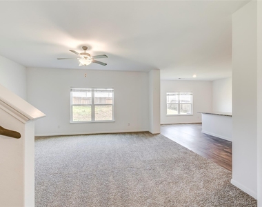 117 Fairfax Ln - Photo Thumbnail 3