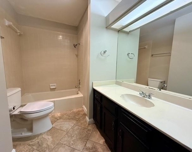1920 White Oak Cir - Photo Thumbnail 14