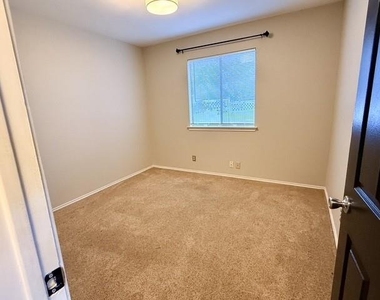 1920 White Oak Cir - Photo Thumbnail 11