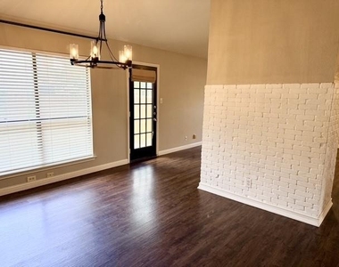 1920 White Oak Cir - Photo Thumbnail 4