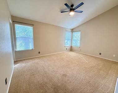 1920 White Oak Cir - Photo Thumbnail 8